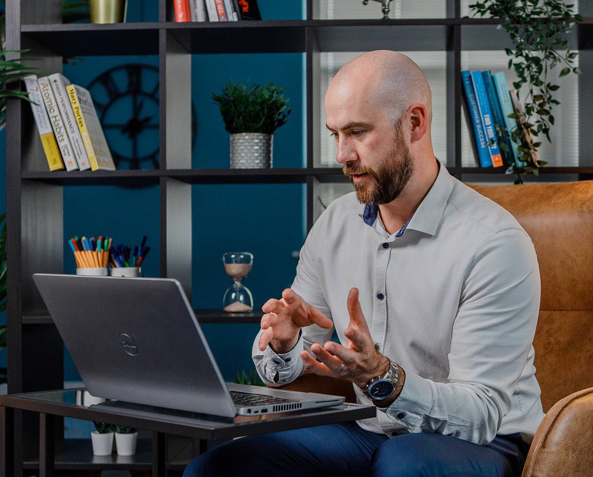 Craig talking to customer on laptop